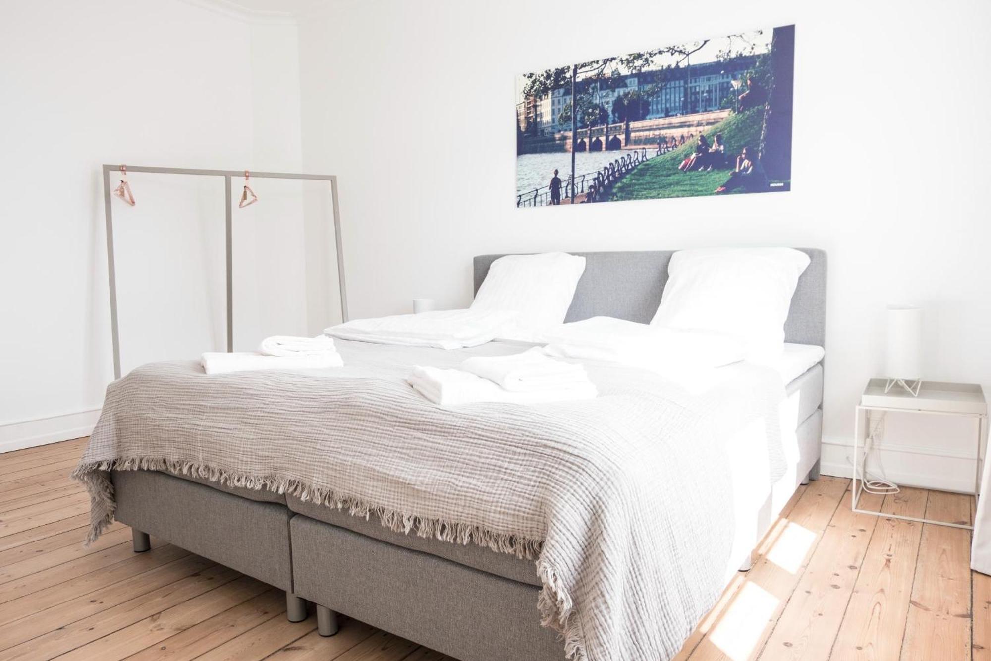 Beautiful And Bright 2-bed With Private Balcony København